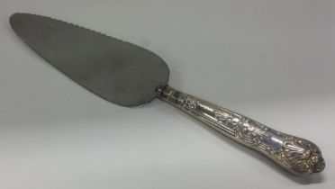 A silver handled fish slice. Sheffield 1942.