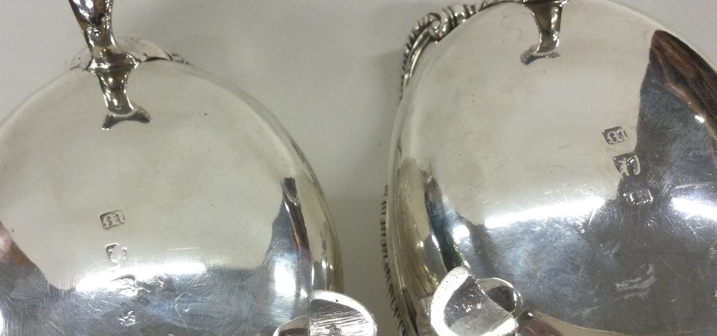 A good heavy pair of Georgian silver sauce boats with central armorials. London 1767. - Image 3 of 3