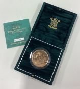 A cased 2001 gold Five Pound coin.