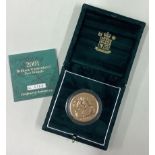 A cased 2001 gold Five Pound coin.