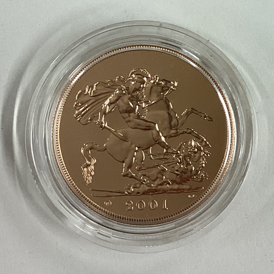A cased 2001 gold Five Pound coin. - Image 2 of 4