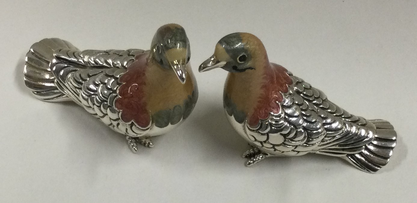 SATURNO: A rare pair of silver figures of birds. - Image 2 of 2