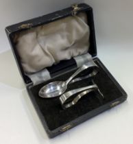 A cased silver spoon and pusher. Sheffield 1944.