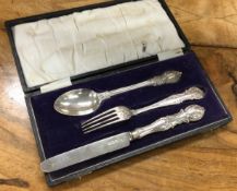 A silver three-piece cased dessert set. London 1898.