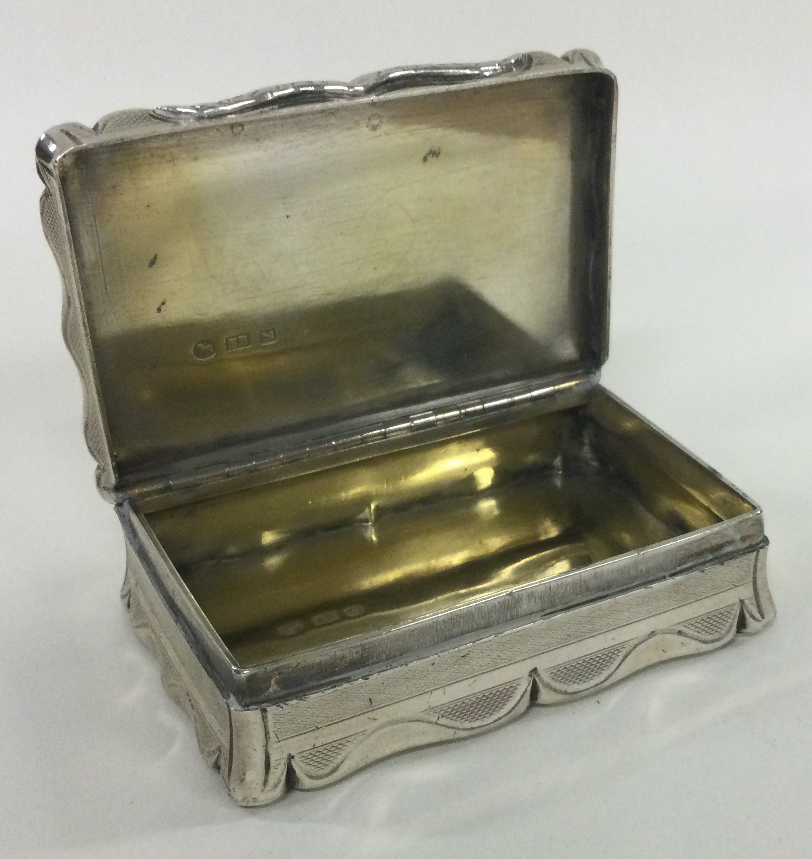 A large Victorian silver snuff box. Birmingham 1848. By Edward Brown. - Image 2 of 2