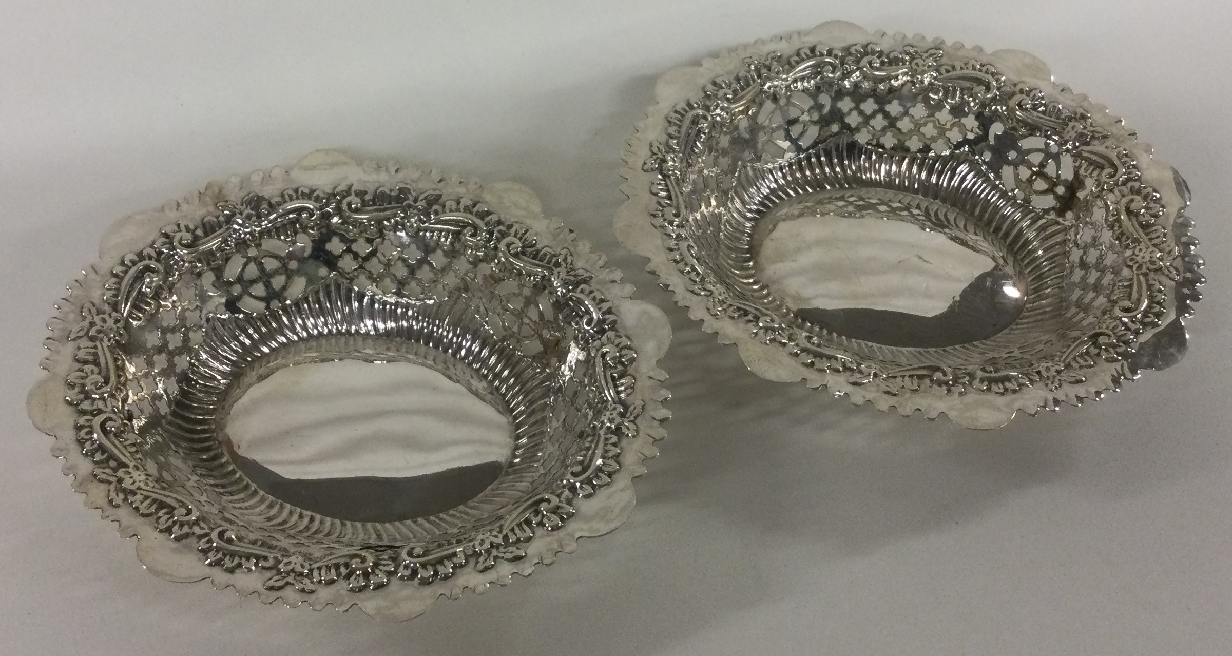 A pair of silver sweet dishes. Birmingham 1901. By William Davenport. - Image 2 of 2