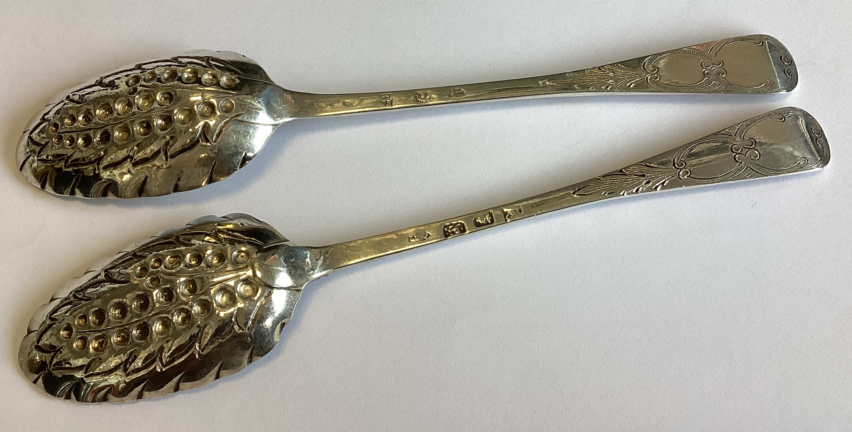 A matched pair of Georgian silver berry spoons. - Image 2 of 3