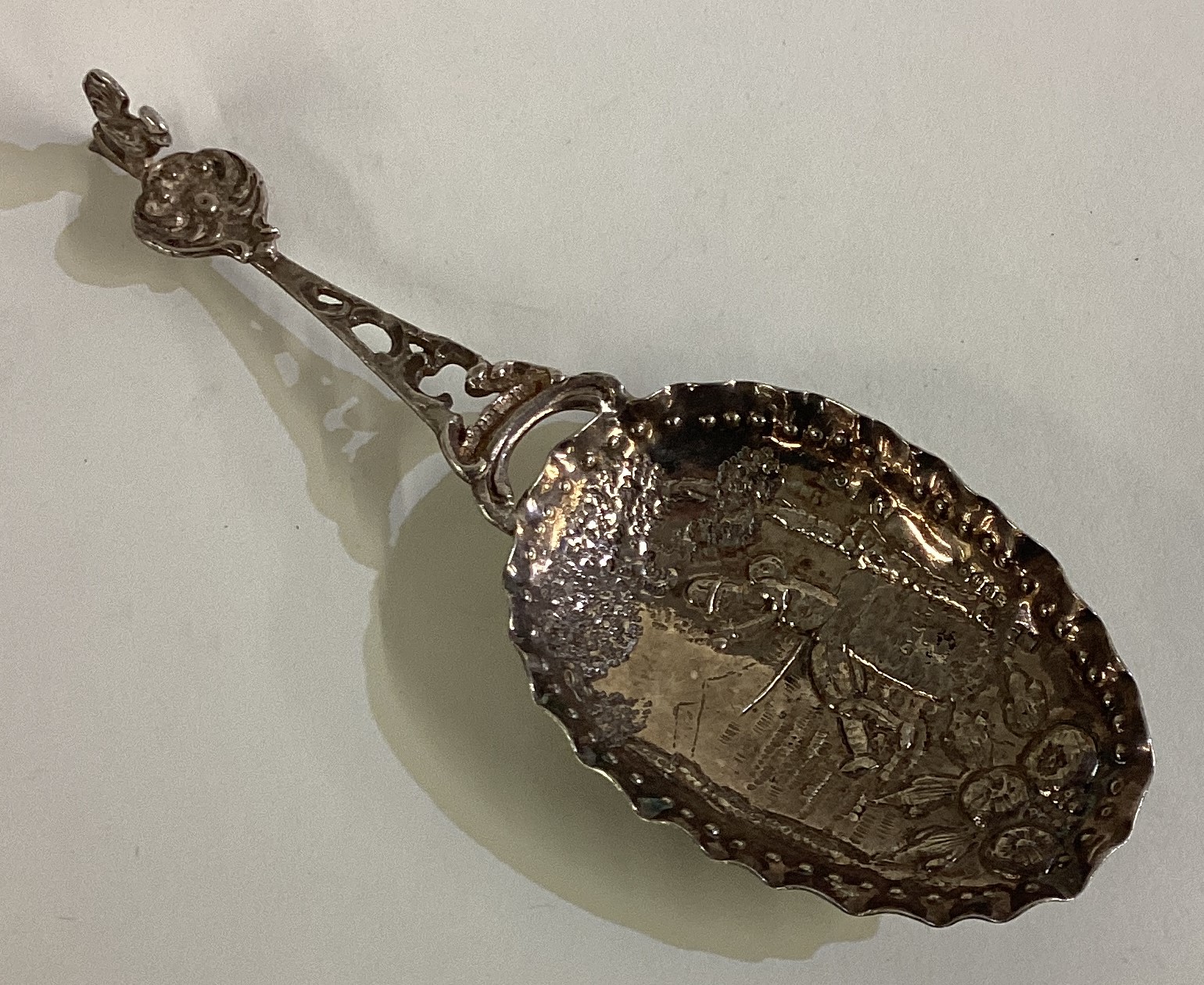 A silver caddy spoon with figural decoration. - Image 2 of 2