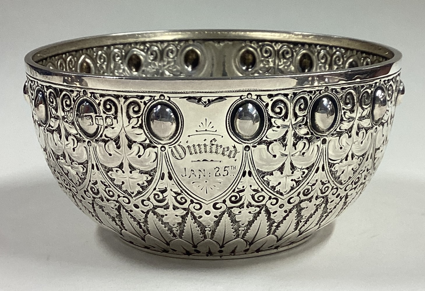 A heavy Victorian silver sugar bowl with textured decoration. - Image 3 of 4