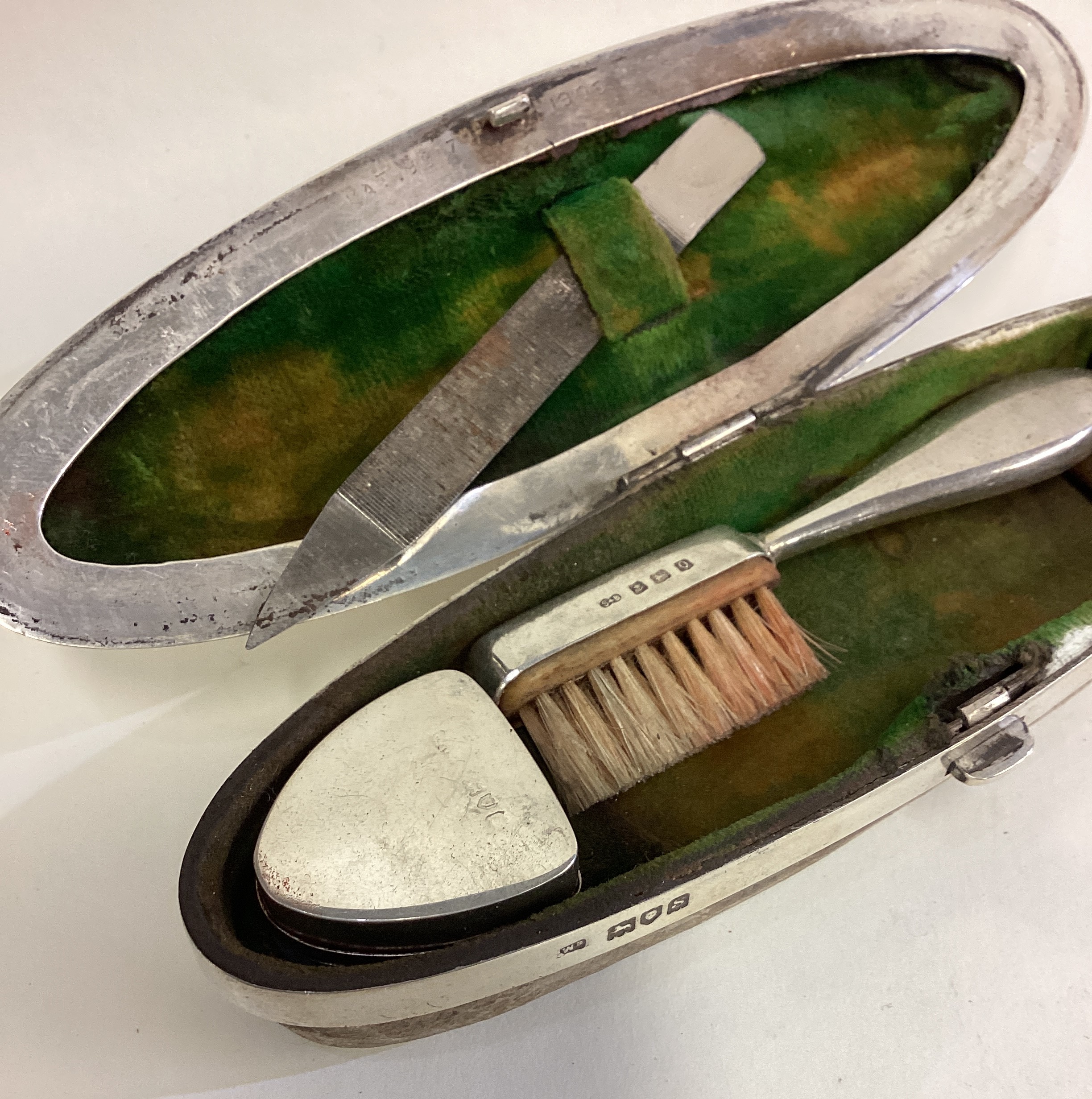 A large silver combination nail buffer with hinged lid. - Image 3 of 4