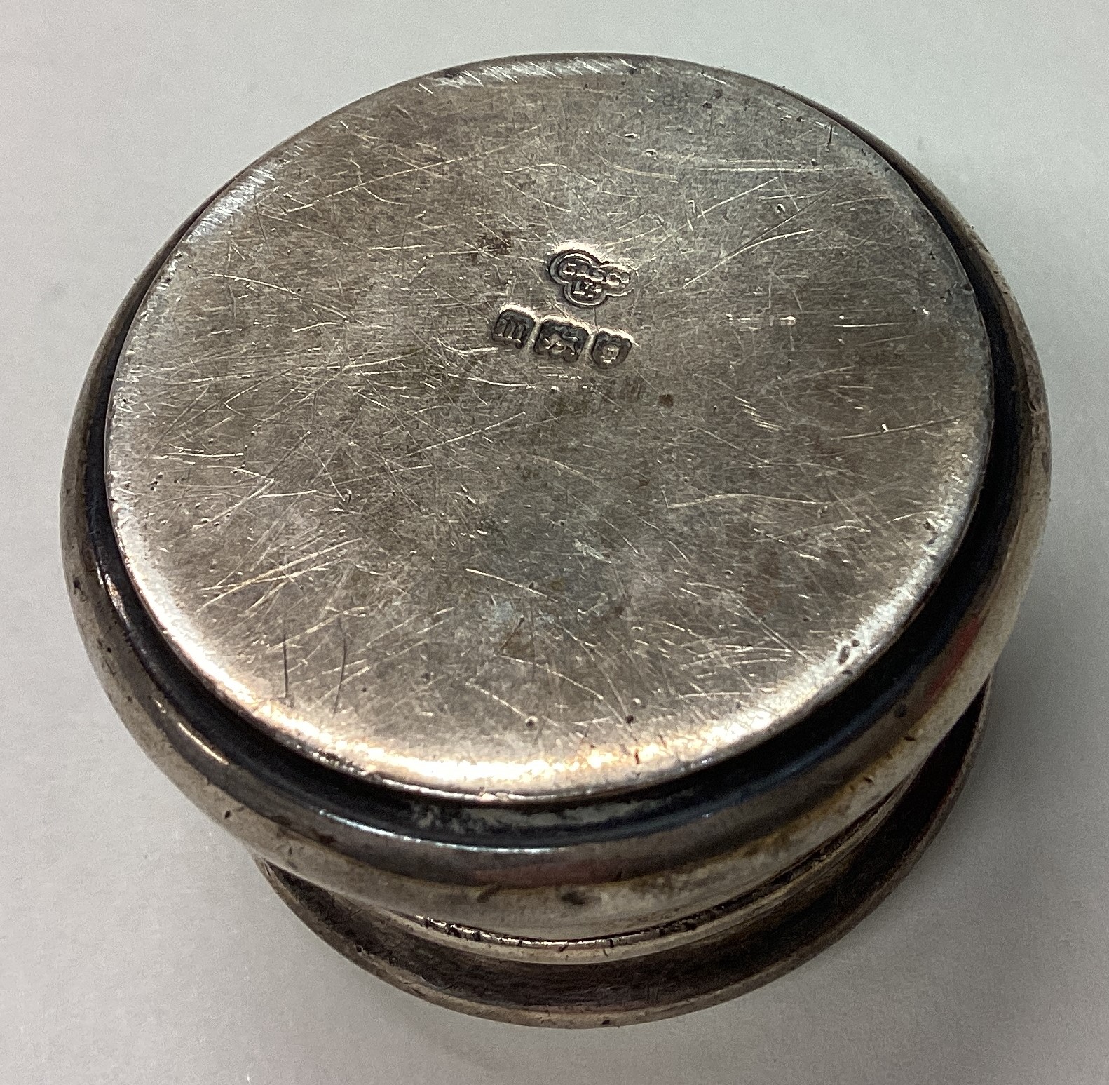 A silver and enamelled pill box with lift-off cover. - Image 2 of 2