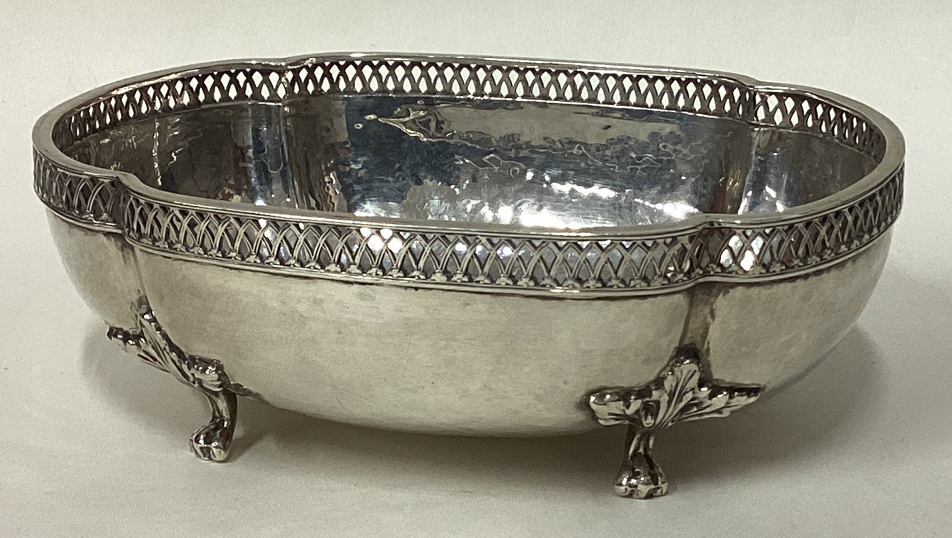 A hammered silver bowl on four feet. Birmingham 1916.