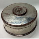 An Old Sheffield Plate snuff box with lift-off cover.