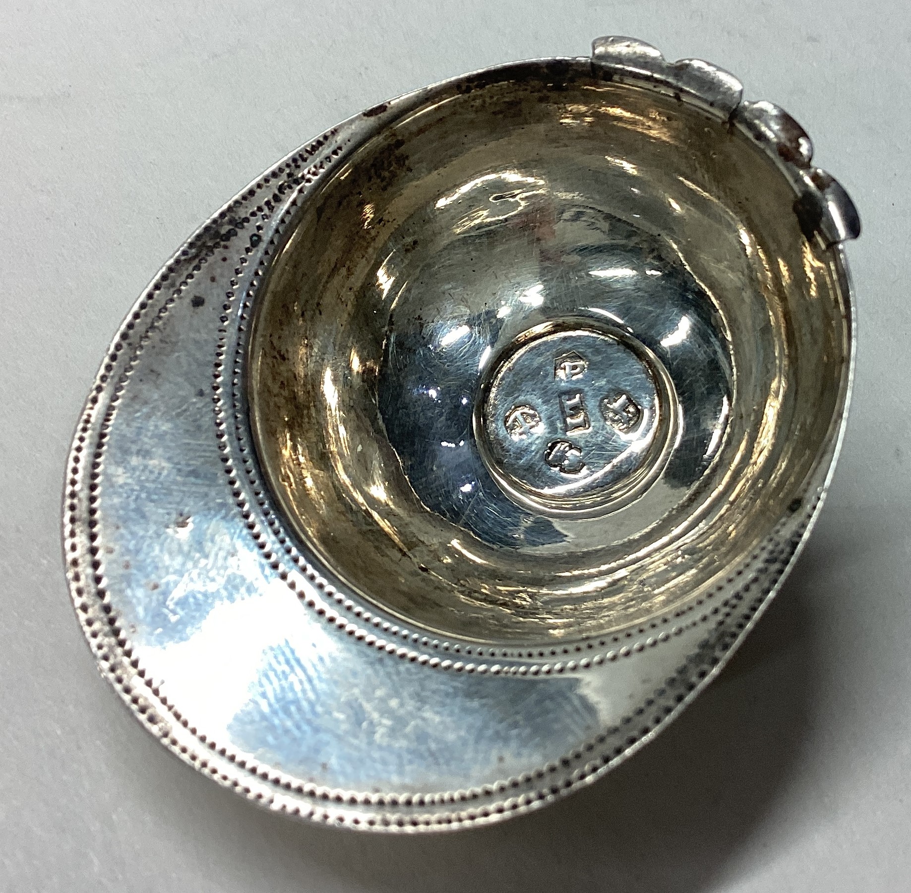 A silver caddy spoon in the form of a jockey cap. - Image 2 of 3