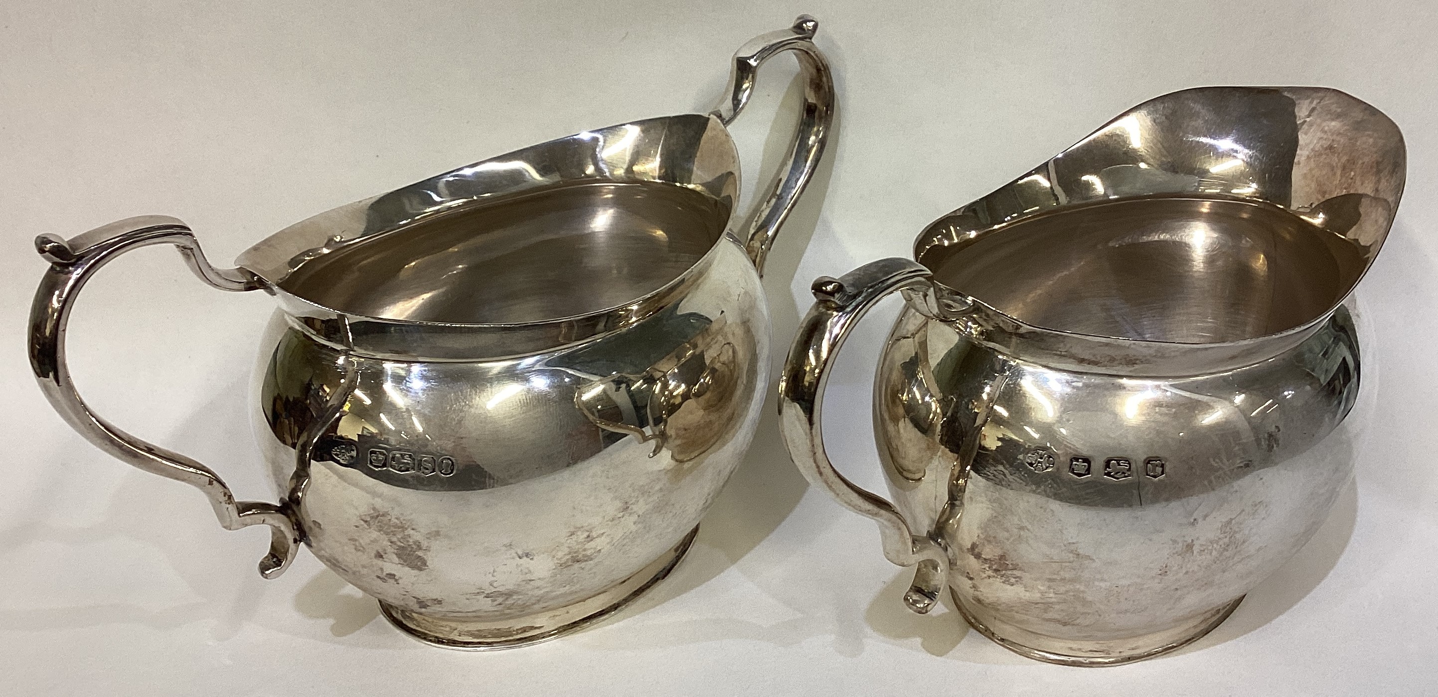 A good four-piece silver tea service of stylised form. - Image 4 of 6