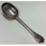 A silver rat tail trefid spoon. London 1904.
