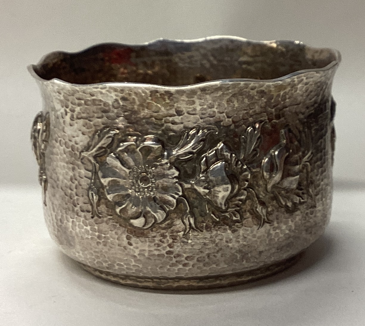 CHESTER: A fine Art Nouveau silver rose bowl with chased decoration.