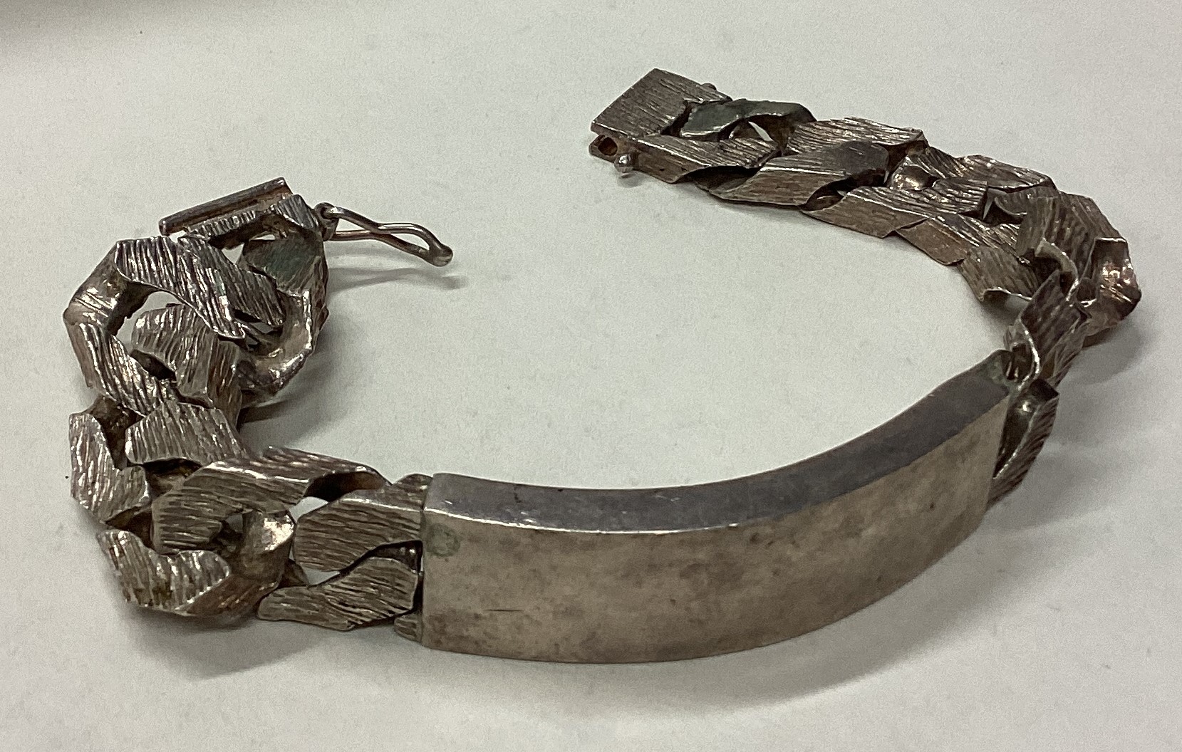 A heavy silver bracelet. London 1975.