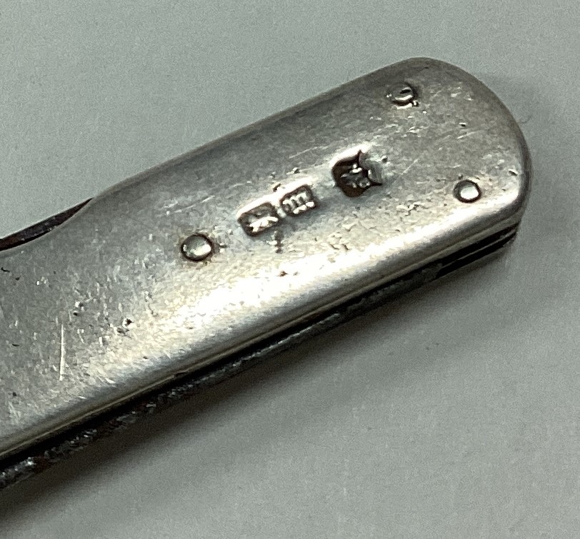 A heavy silver travelling combination knife / cigar cutter. - Image 3 of 3