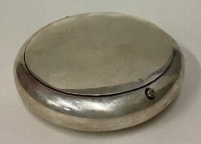 A silver squeeze-sided snuff box. Birmingham 1912.