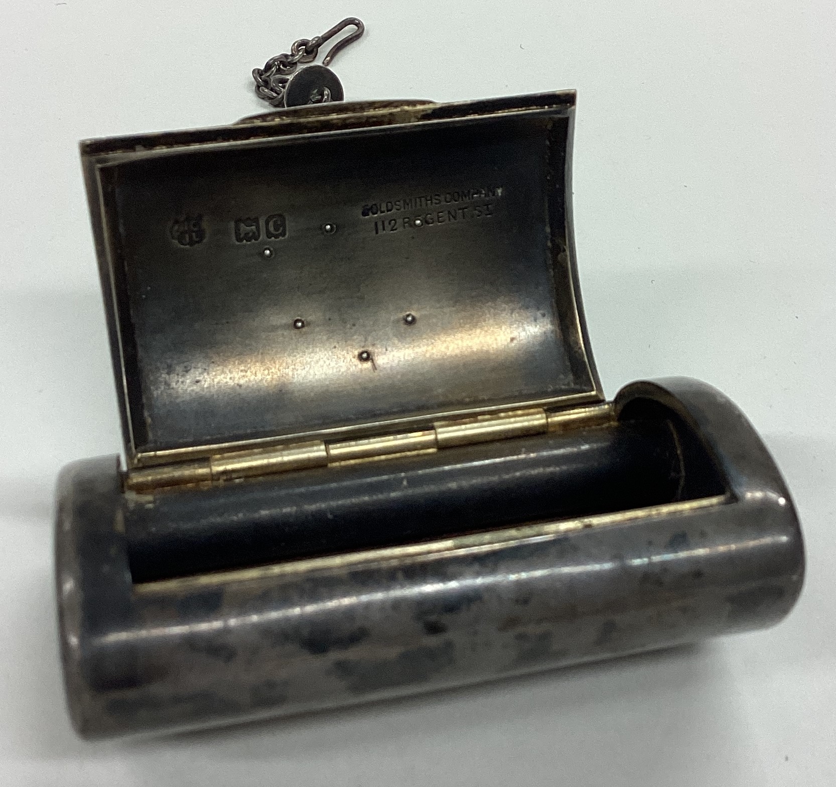 A Victorian silver combination snuff box / cigar cutter on suspension chain. - Image 3 of 3