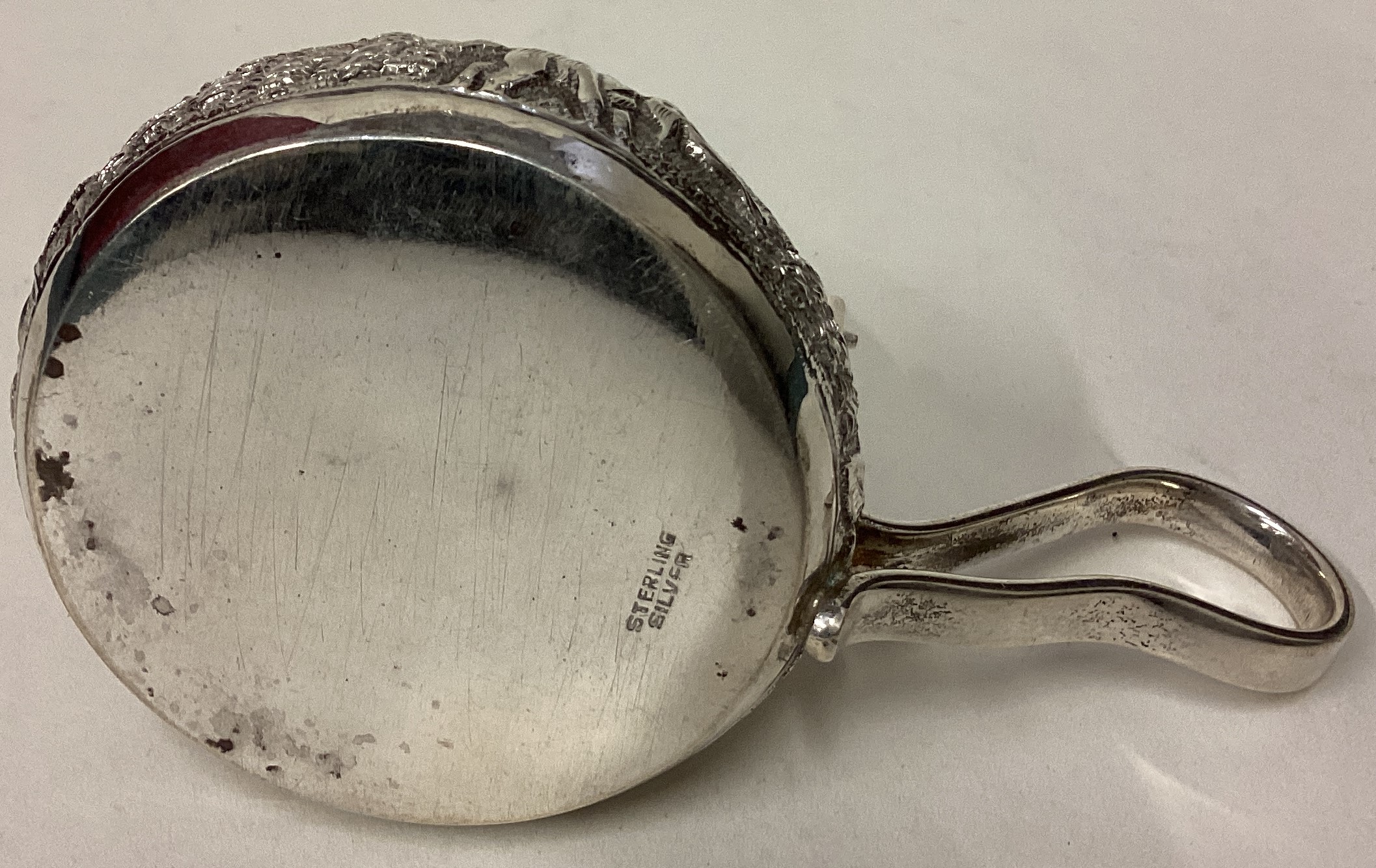 A rare Indian silver tea strainer on stand with chased decoration. - Image 3 of 3