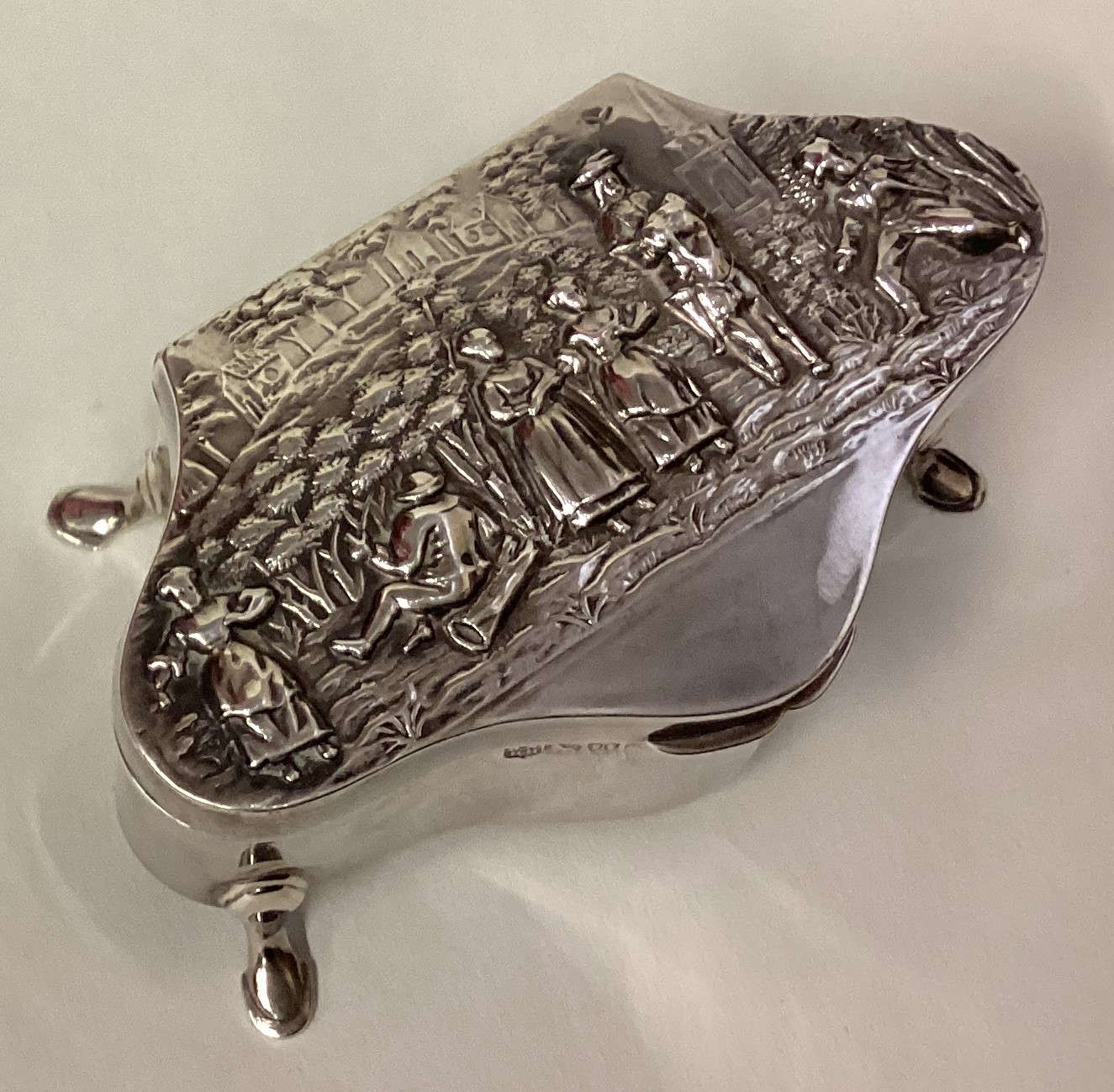 CHESTER: A chased silver jewellery box. 1906. - Image 2 of 3