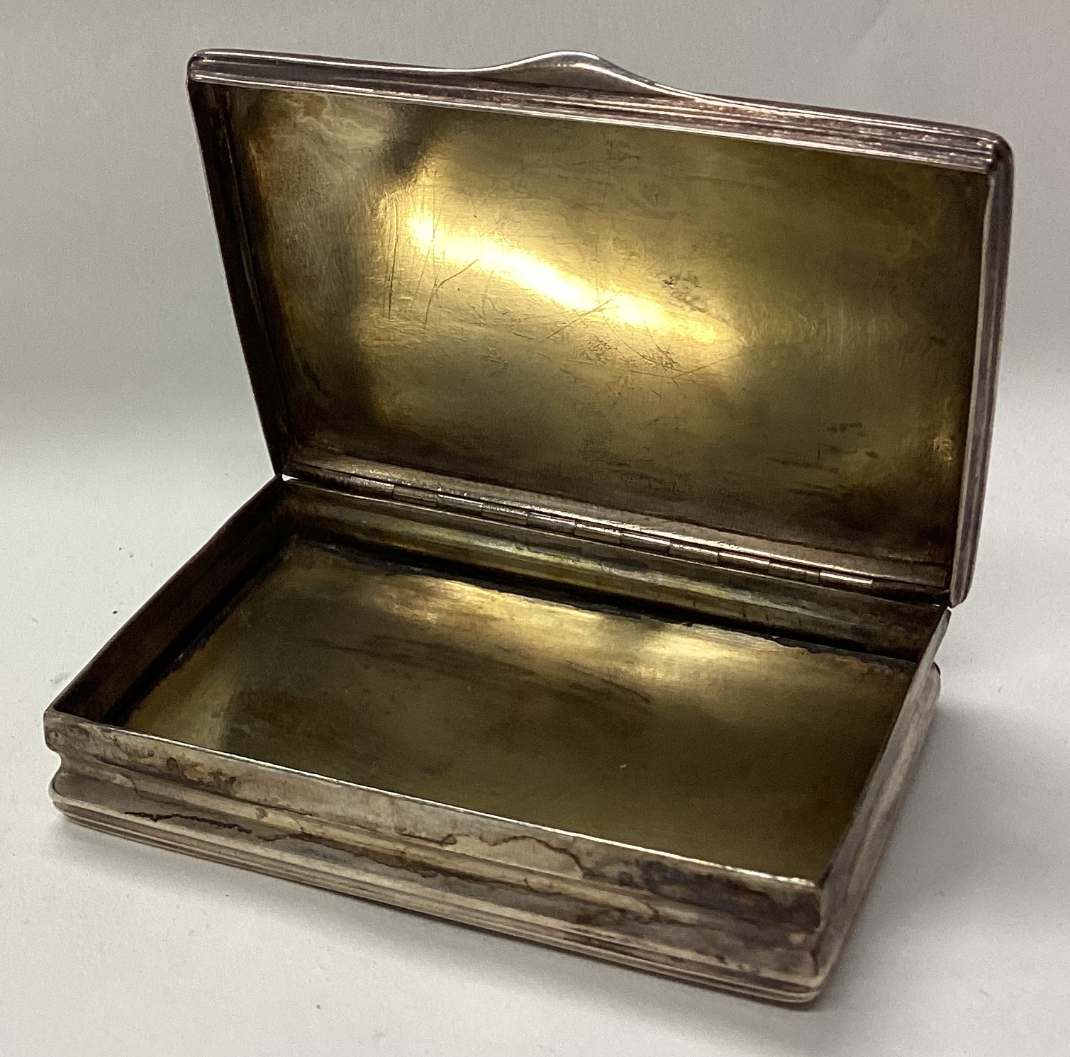 An 18th Century silver snuff box. Circa 1730. - Image 2 of 2