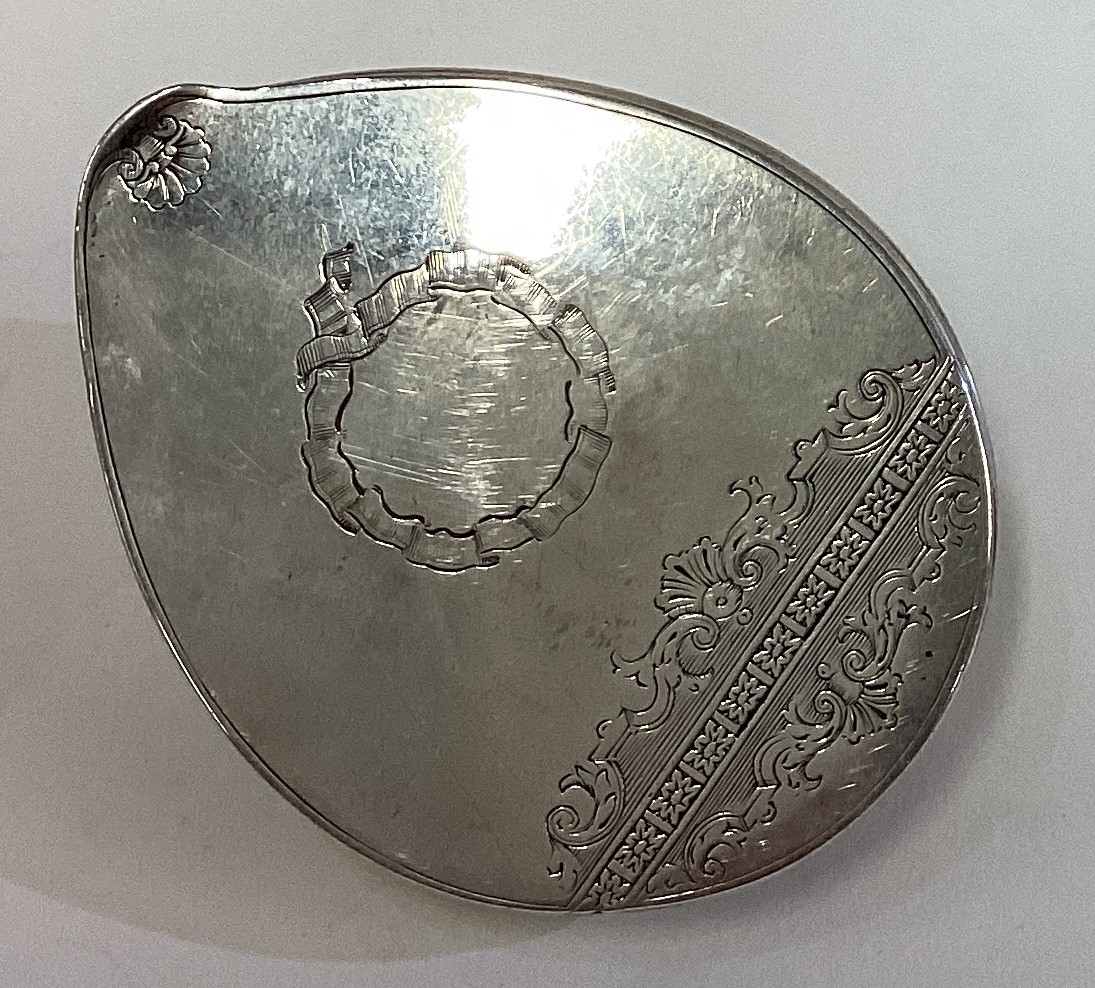 A fine 18th Century Scottish silver mounted cowrie shell snuff box / mull with hinged lid. - Image 2 of 3