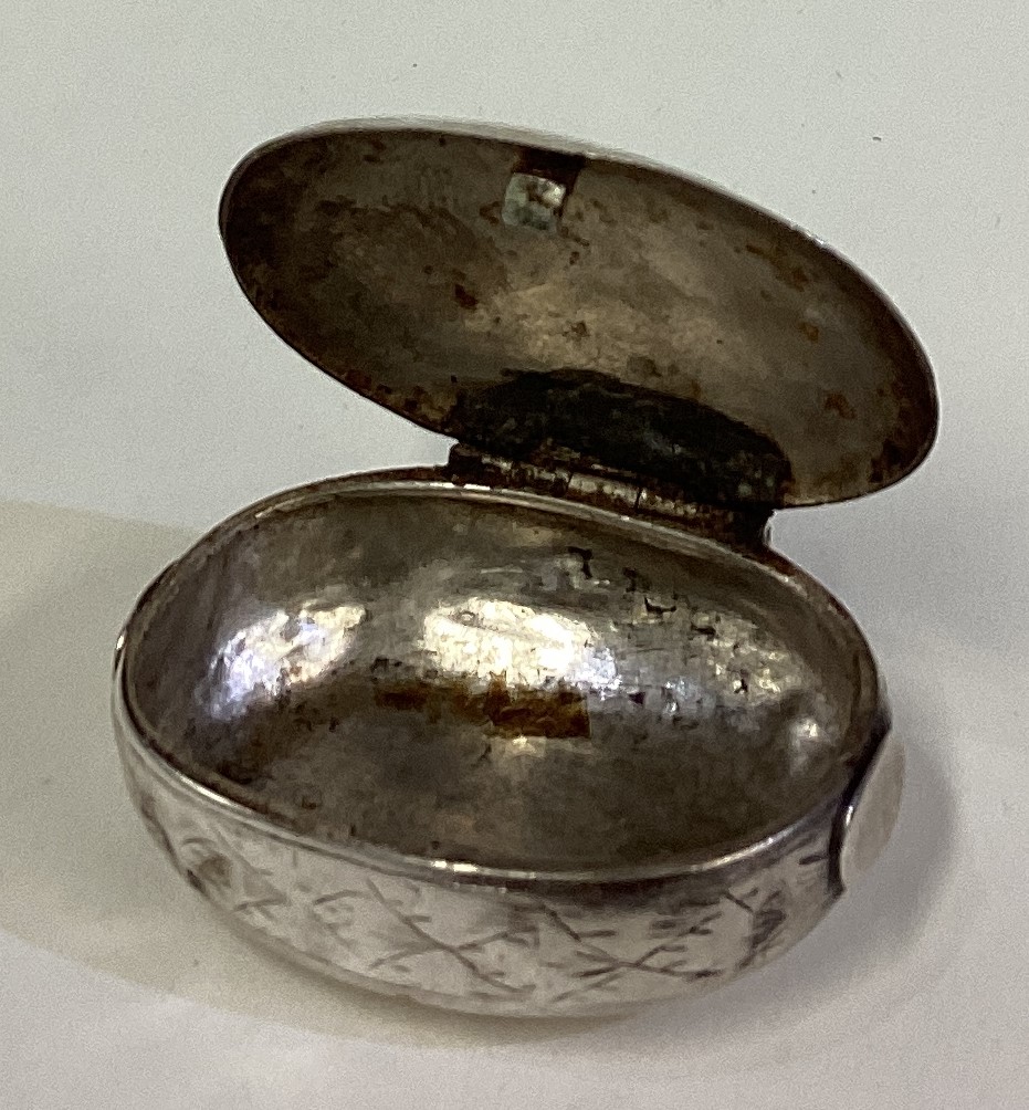 A 17th Century William and Mary silver squeeze sided snuff box. - Image 2 of 2