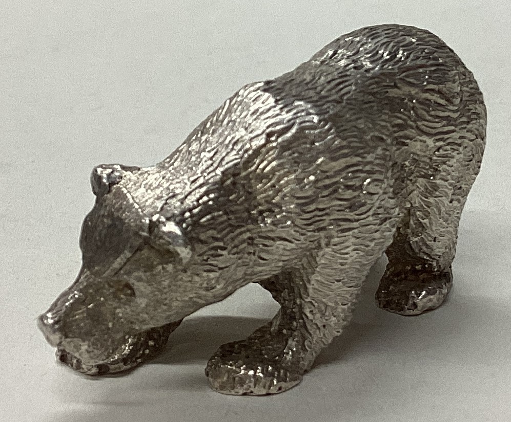 A novelty heavy silver figure of a bear. - Image 2 of 4
