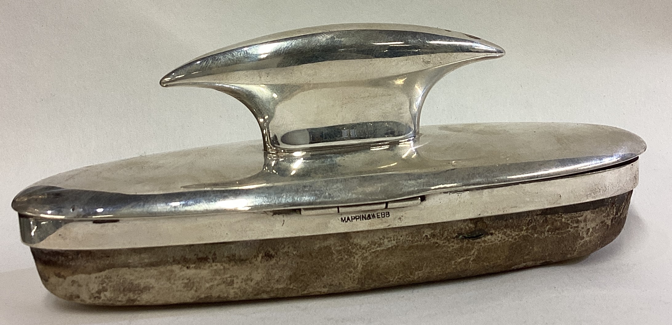 A large silver combination nail buffer with hinged lid. - Image 4 of 4