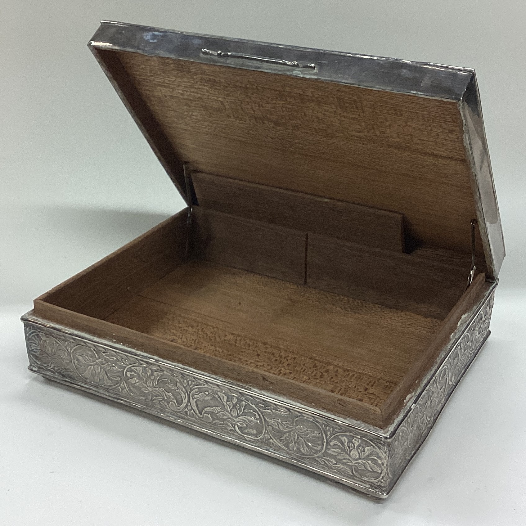 A Persian silver cigar box chased with Malaysian states. - Image 4 of 4