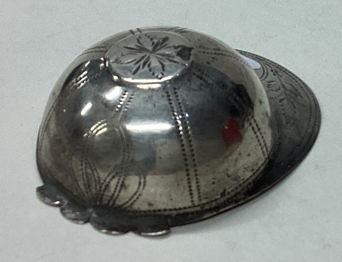 A silver caddy spoon in the form of a jockey cap. - Image 3 of 3