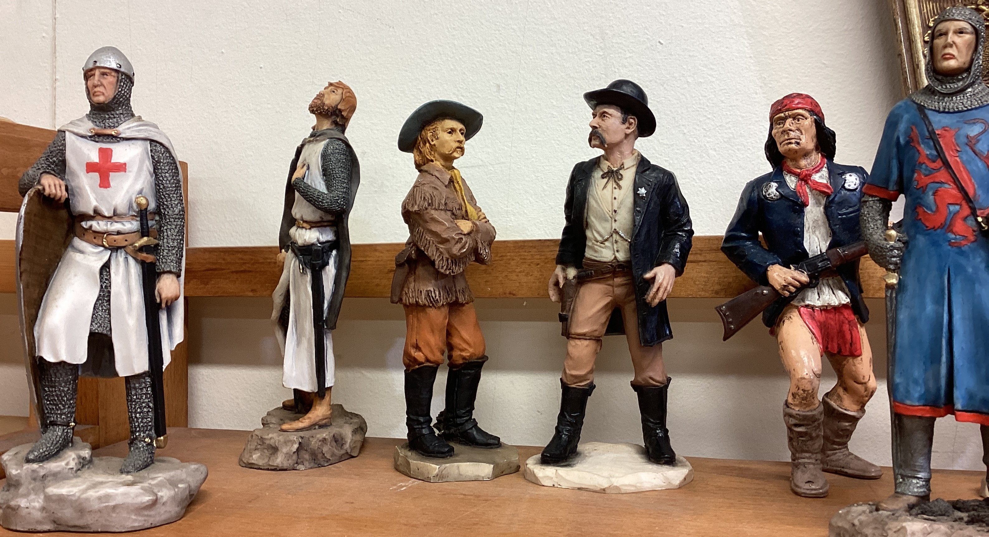 A set of resin model figures. - Image 2 of 3