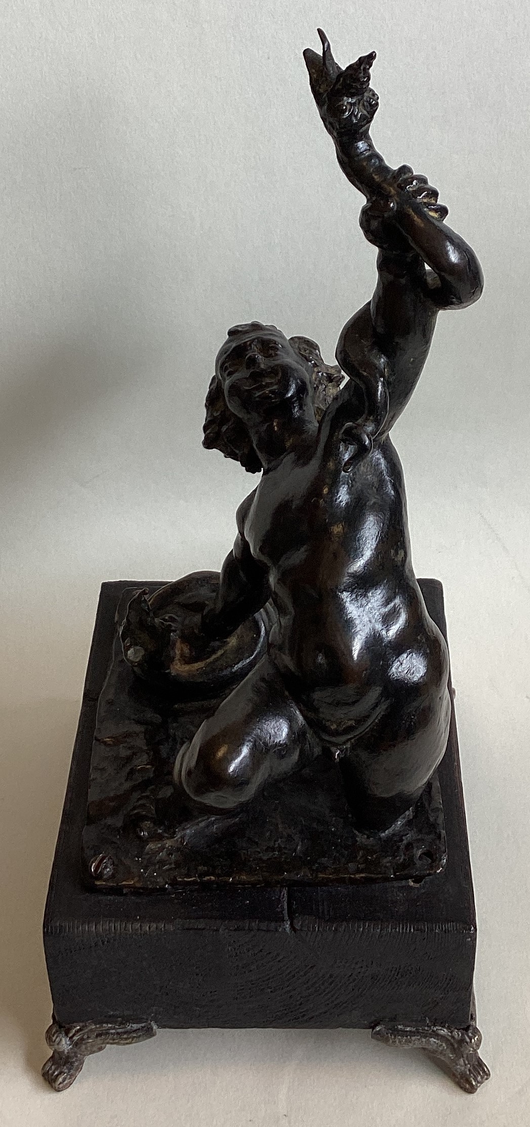 AFTER FRANCESCO FANELLI: A bronze figure of Hercules strangling serpents. - Image 4 of 9