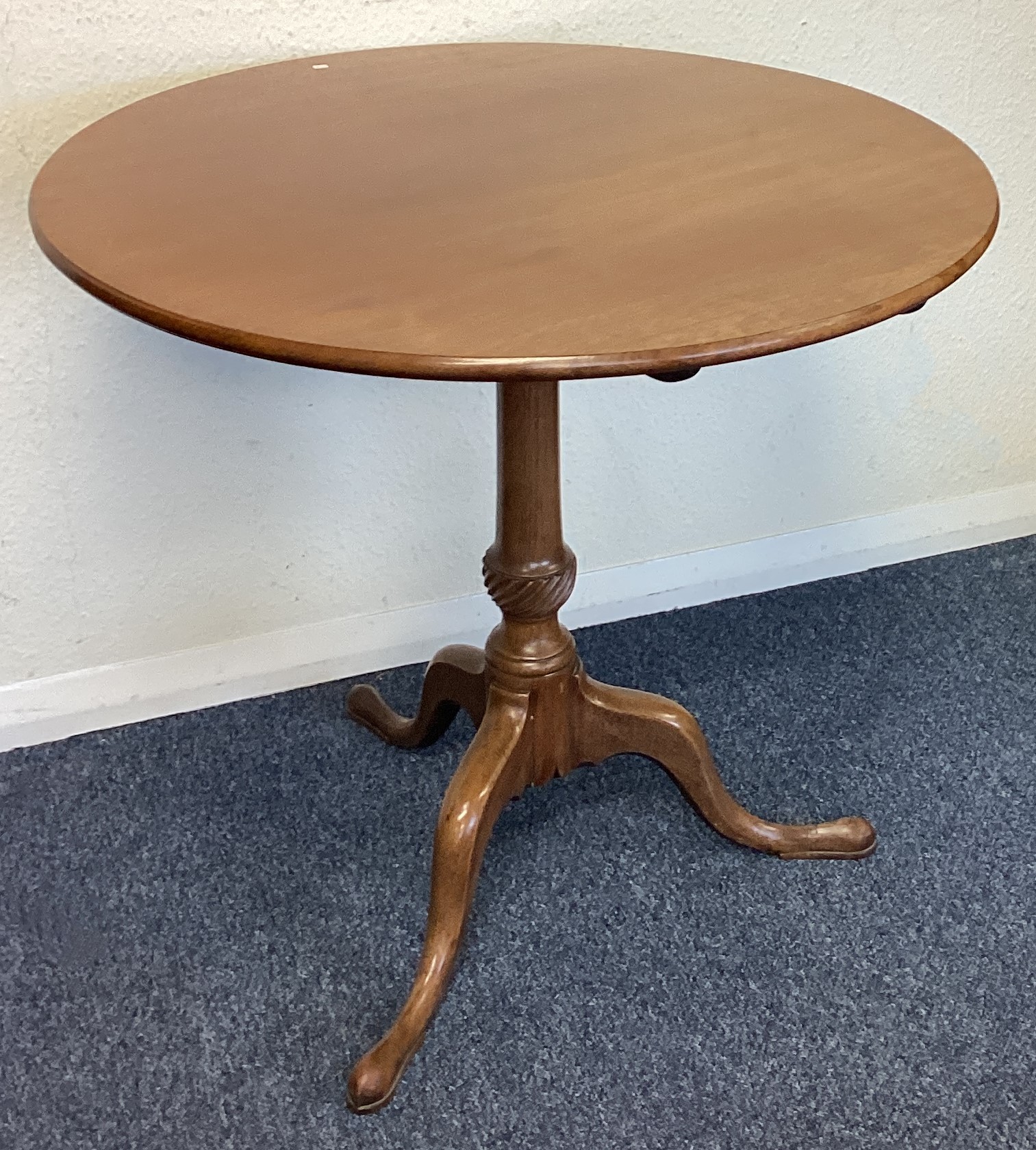 A Victorian mahogany pedestal table. - Image 2 of 2