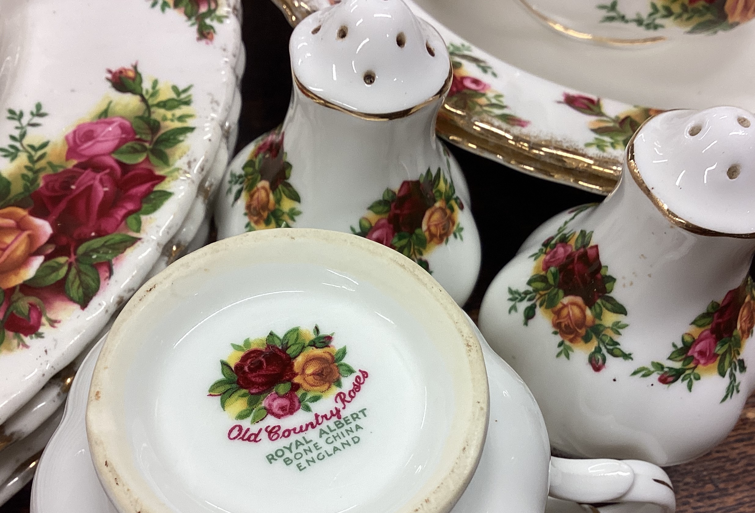 A collection of Royal Albert Old Country Roses teaware. - Image 3 of 3