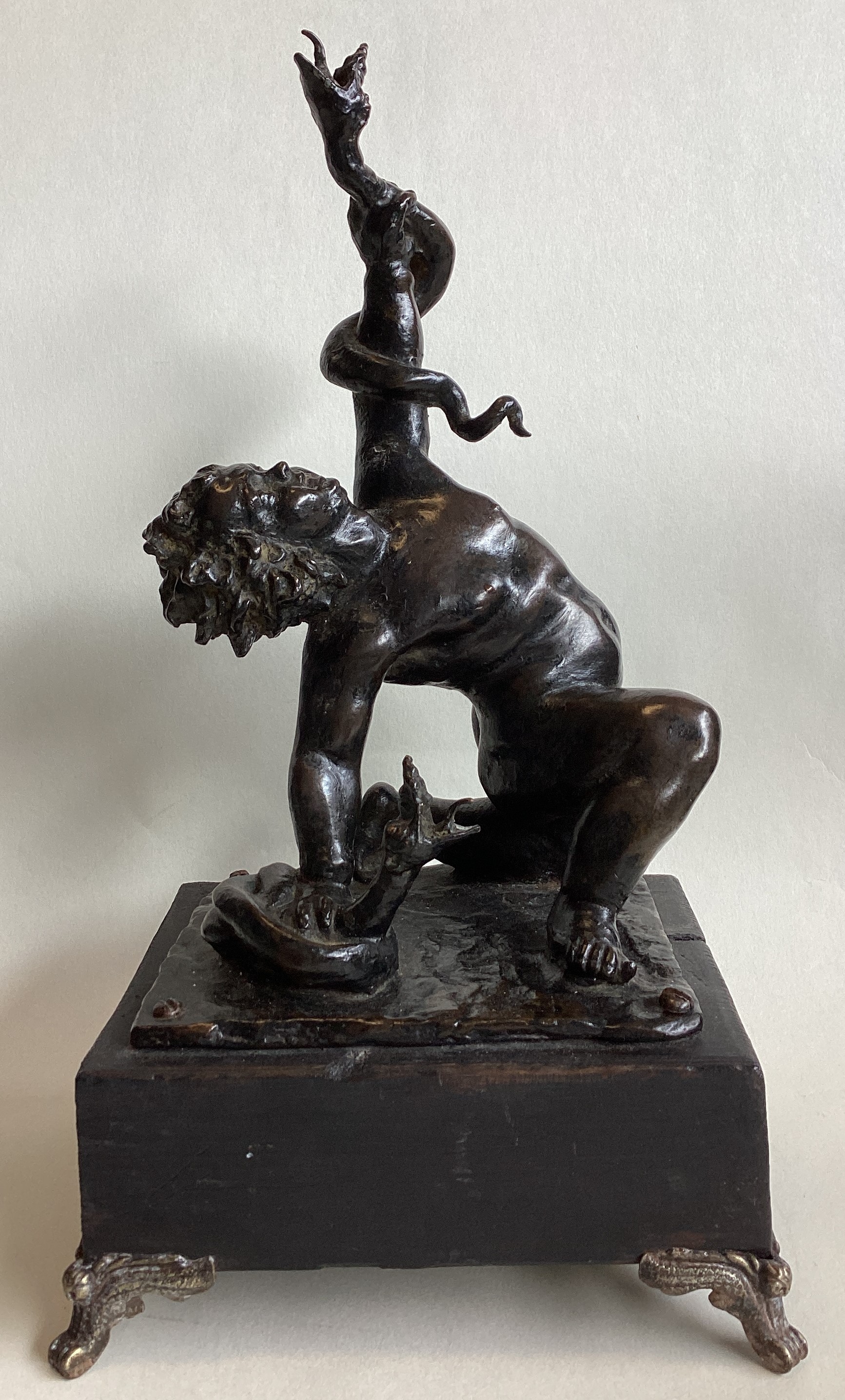 AFTER FRANCESCO FANELLI: A bronze figure of Hercules strangling serpents. - Image 3 of 9