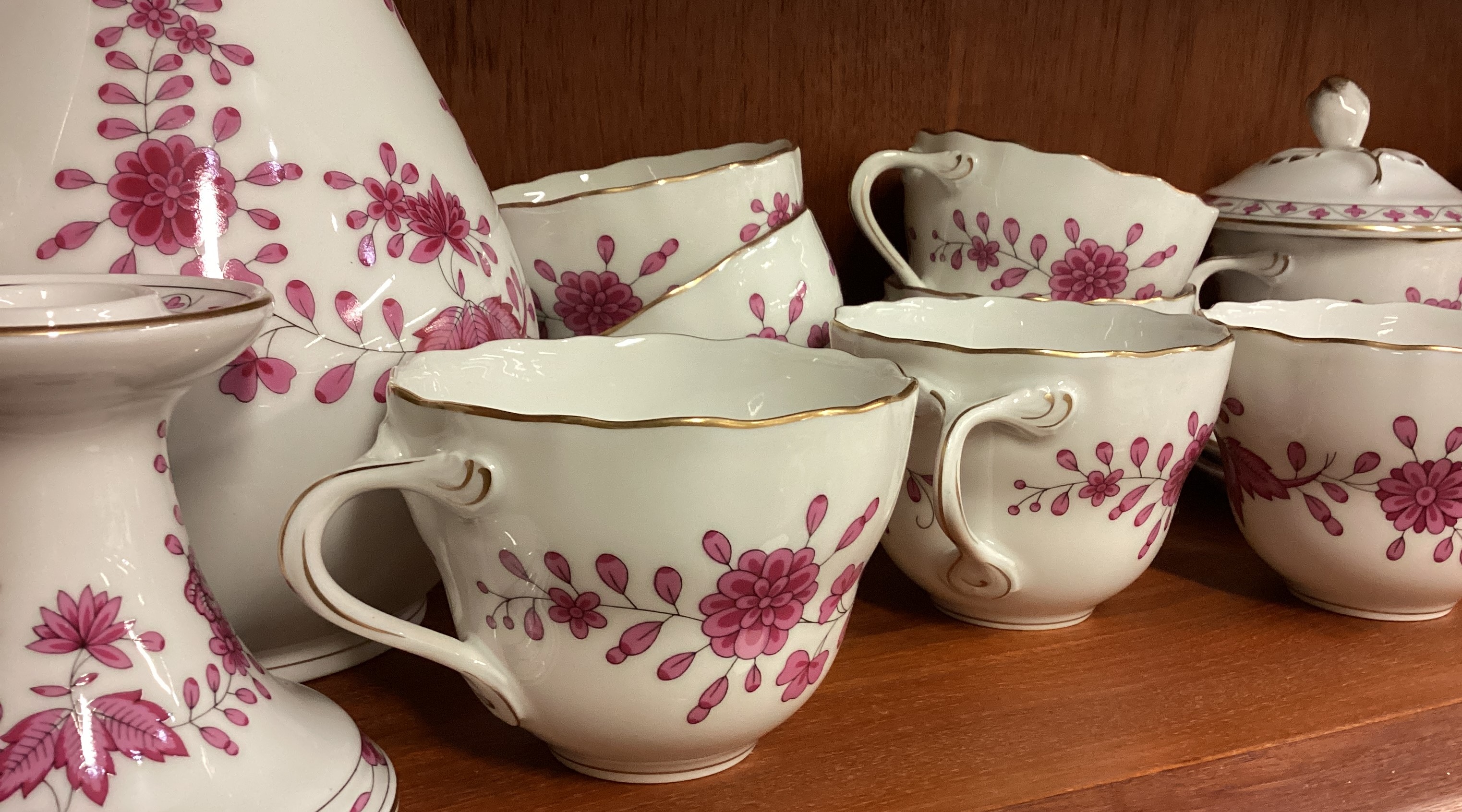 A decorative floral tea service. - Image 2 of 3