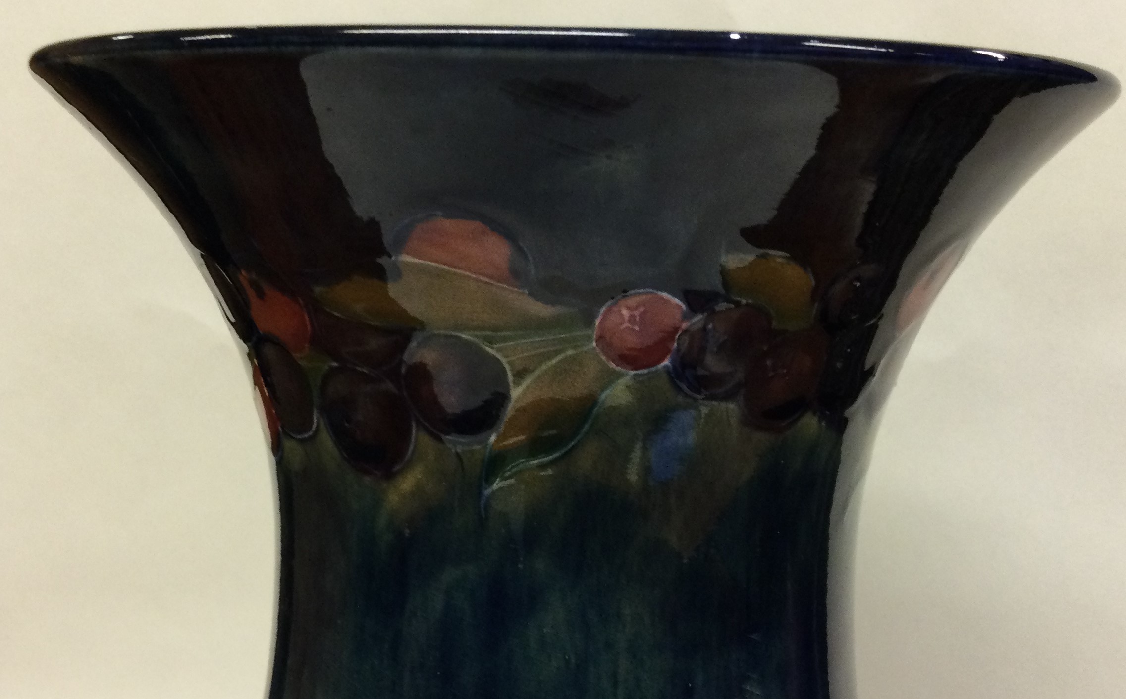 WILLIAM MOORCROFT: A large "Pomegranate" vase. Stamped Burslem. - Image 5 of 6