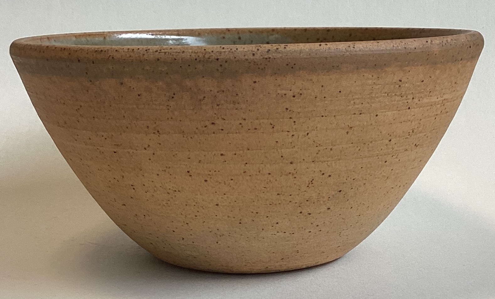 A small stoneware pottery bowl with green glaze to - Image 4 of 4