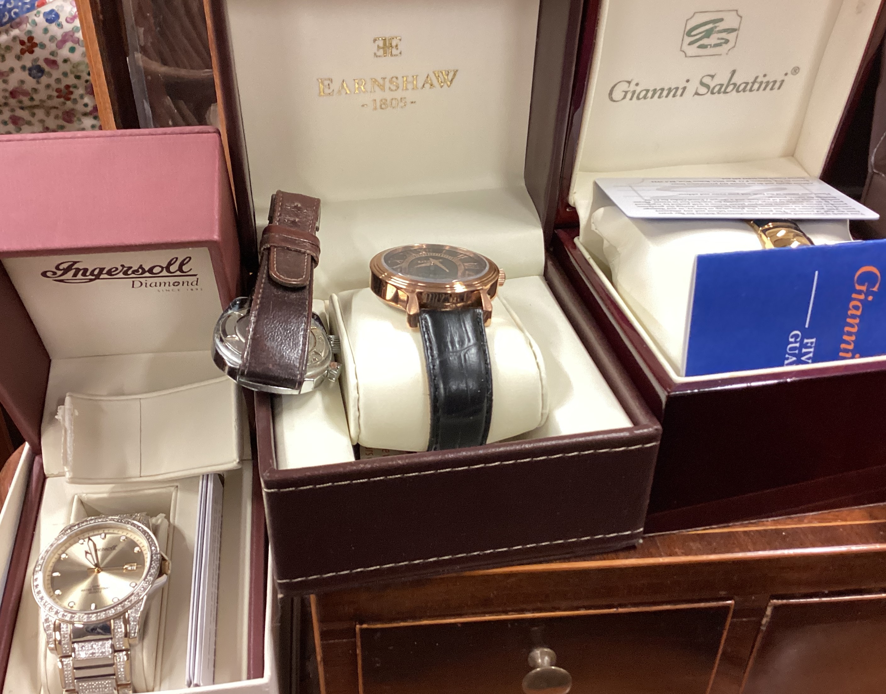 A collection of gent's modern wristwatches. - Image 2 of 4