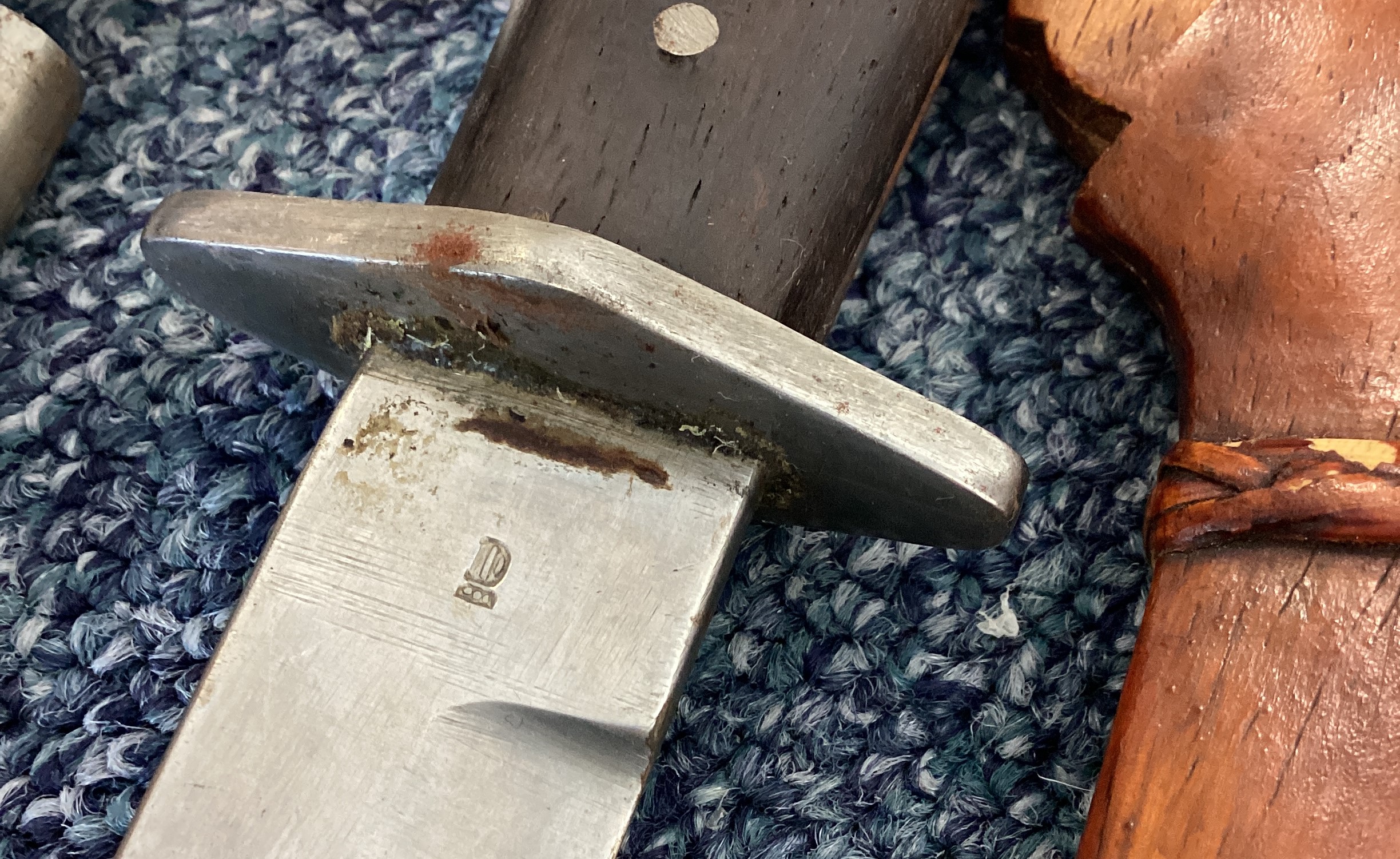 A WW2 knife together with an Eastern dagger. - Image 3 of 3