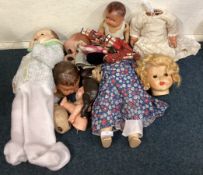 A collection of dolls. Est. £20 - £30.