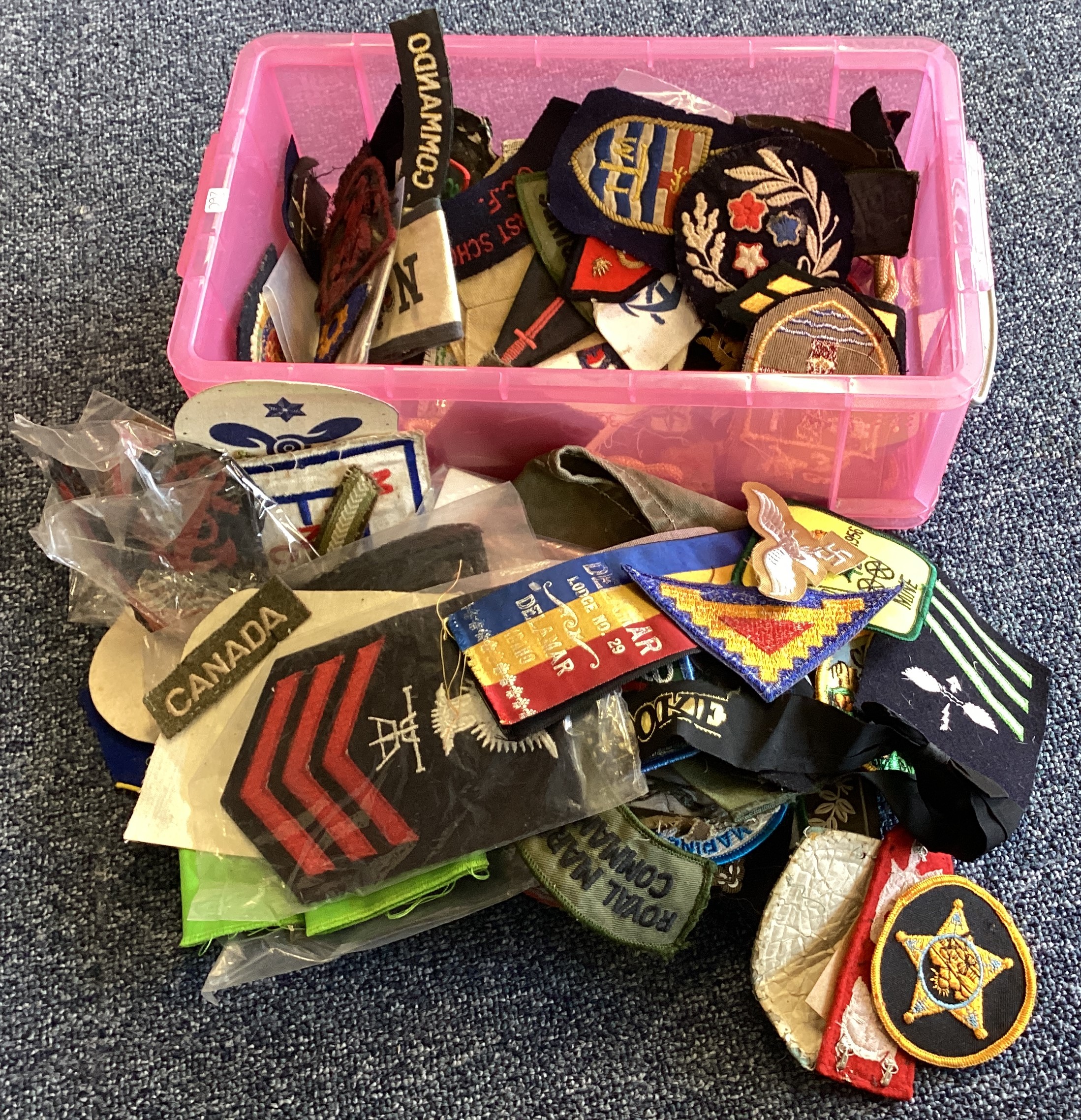 A large box containing old fabric badges. - Image 2 of 2