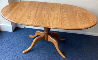 ERCOL: A good draw leaf table of typical form.