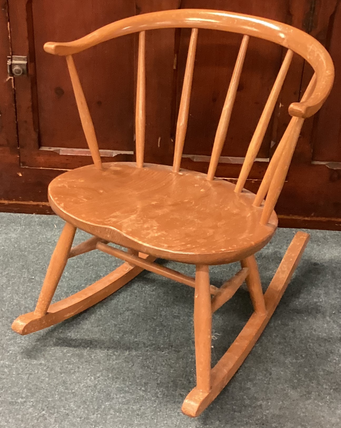 ERCOL: A small rocking chair. Est. £40 - £60.