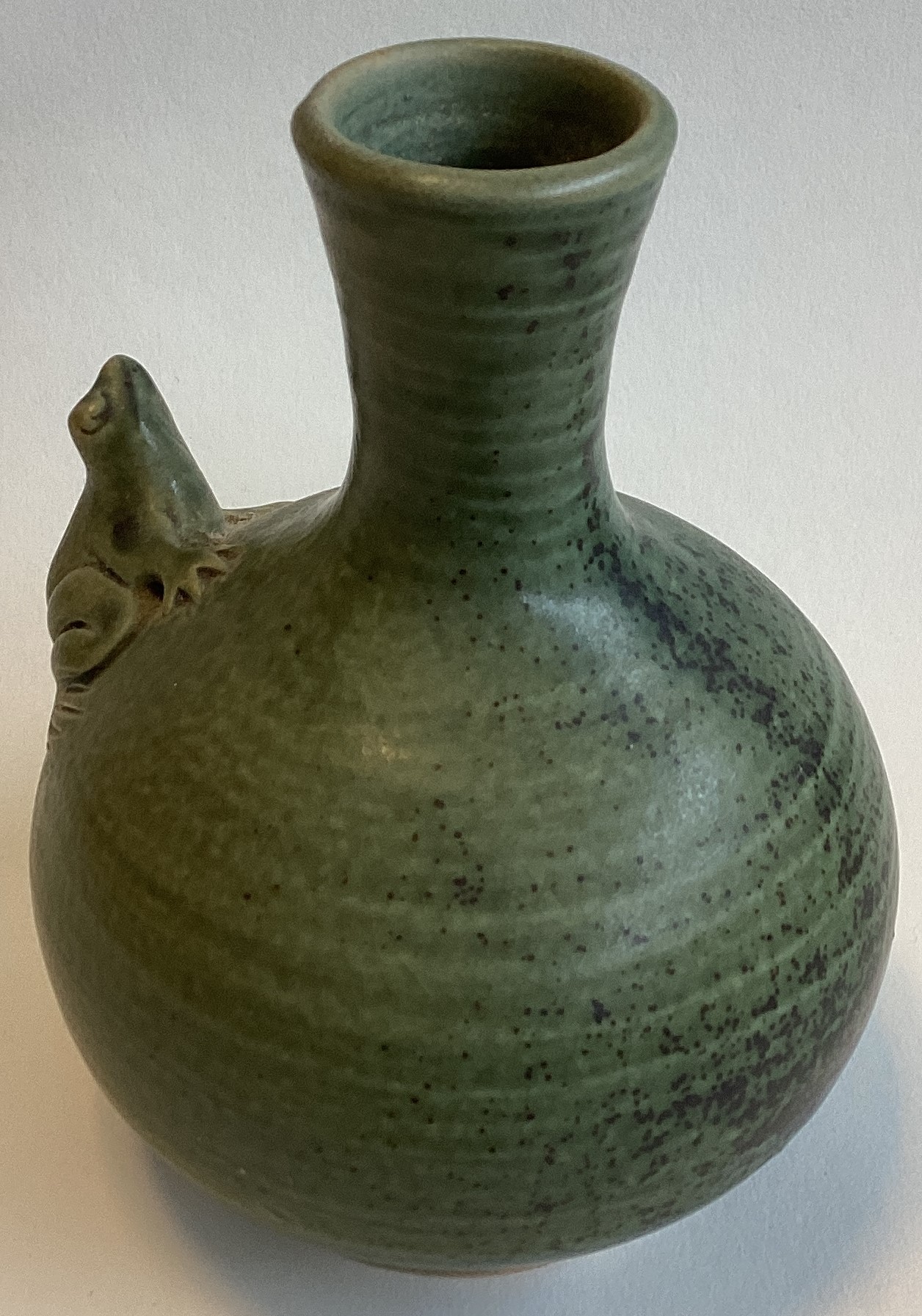 A small celadon stoneware bud vase with tree frog - Image 2 of 5