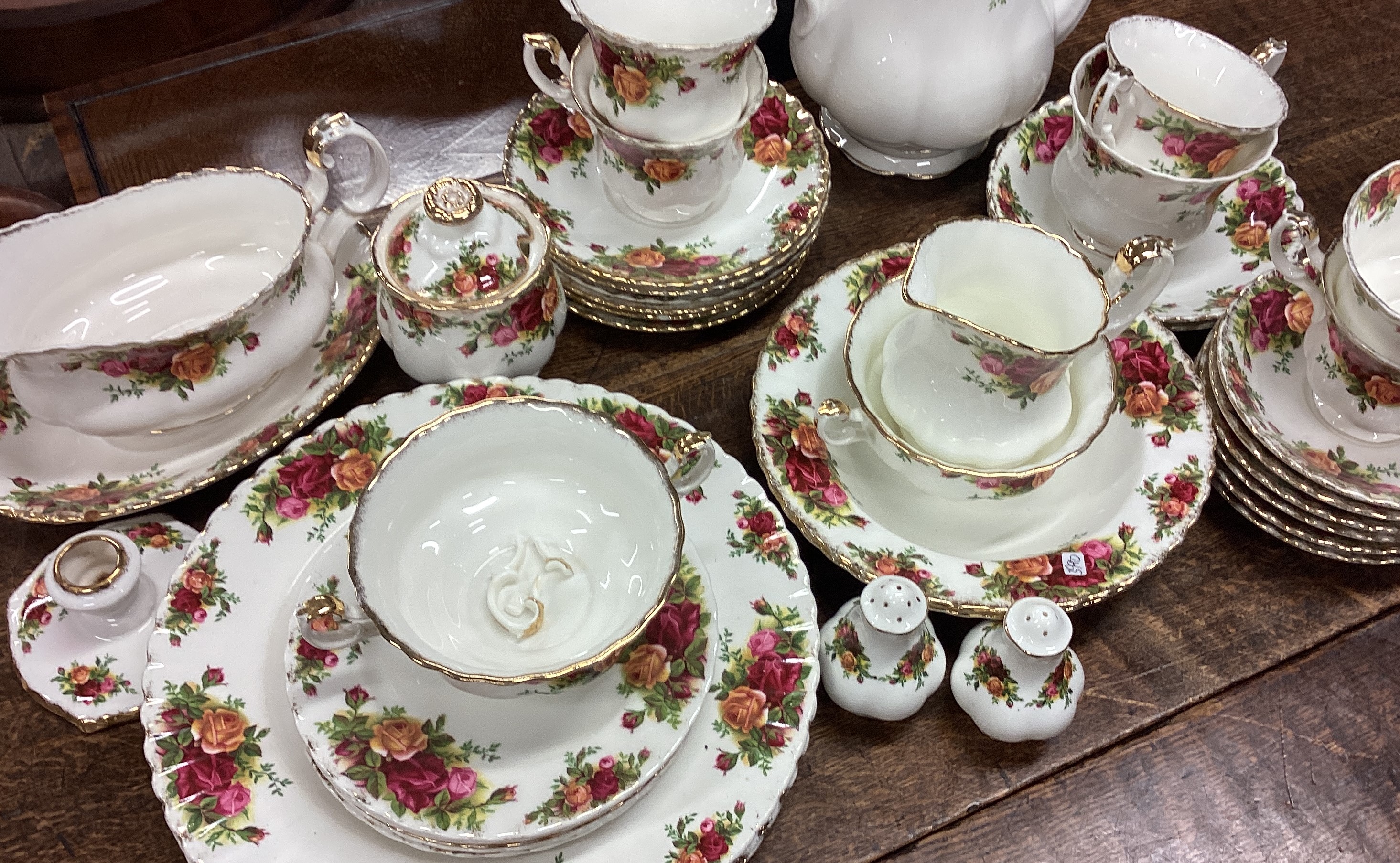 A collection of Royal Albert Old Country Roses teaware. - Image 2 of 3